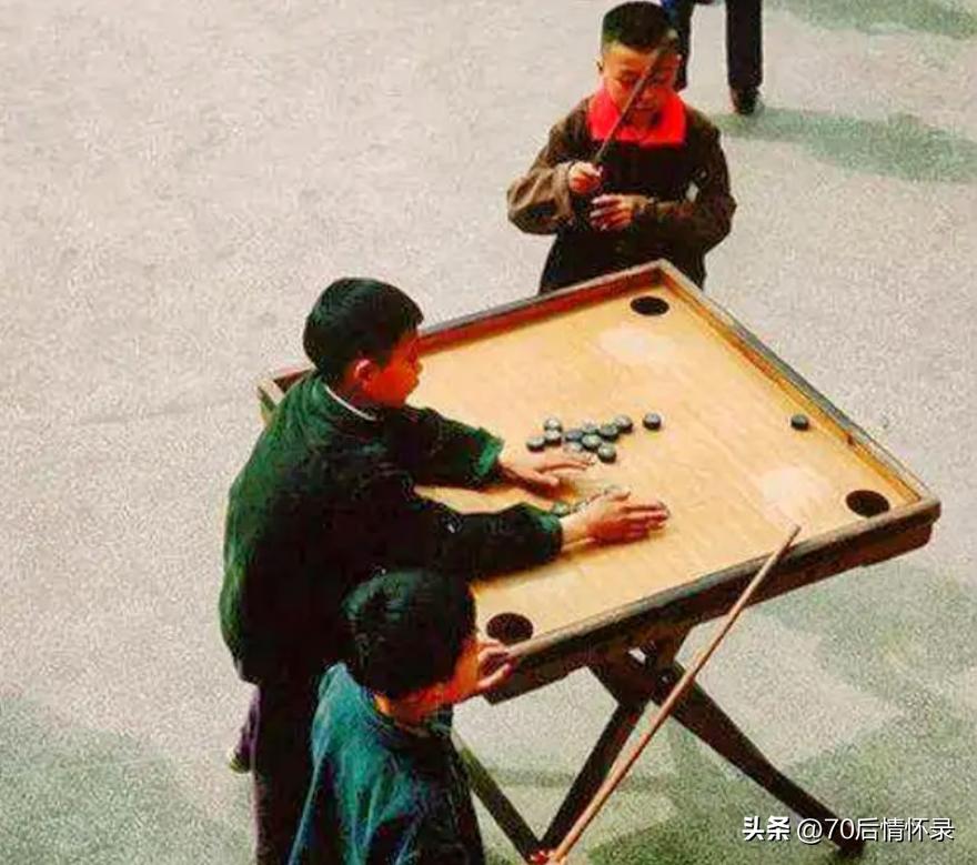 早已消失的康乐棋：老淮阴水渡口路灯下，那一代孩子的露天快乐！九十年代的夏天，没有