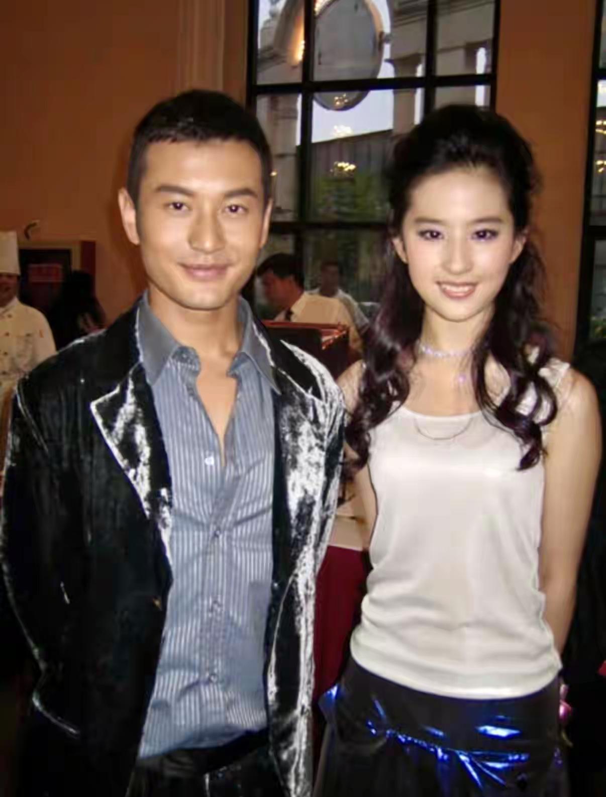 黄小明
刘亦菲
2005年
合影[玫瑰]