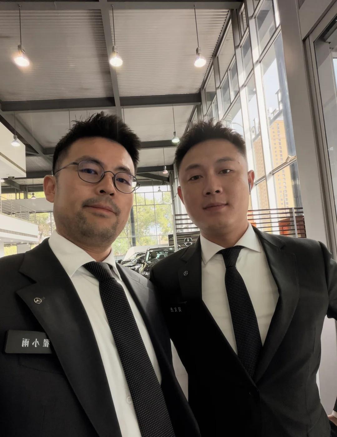 西装革履束缚不了热爱
奔驰 正装 绅士是种稀缺资源