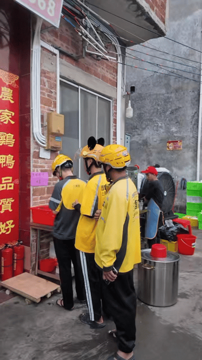 老莫以为能省事结果更忙了谁能想到老莫上线美团外卖想躲清净，结果直接爆单忙到飞起！