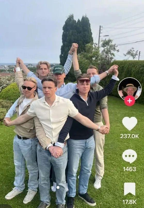 海外版抖音 TikTok 最新潮流！感觉不是很原创！
其实是致敬永远的经典图：