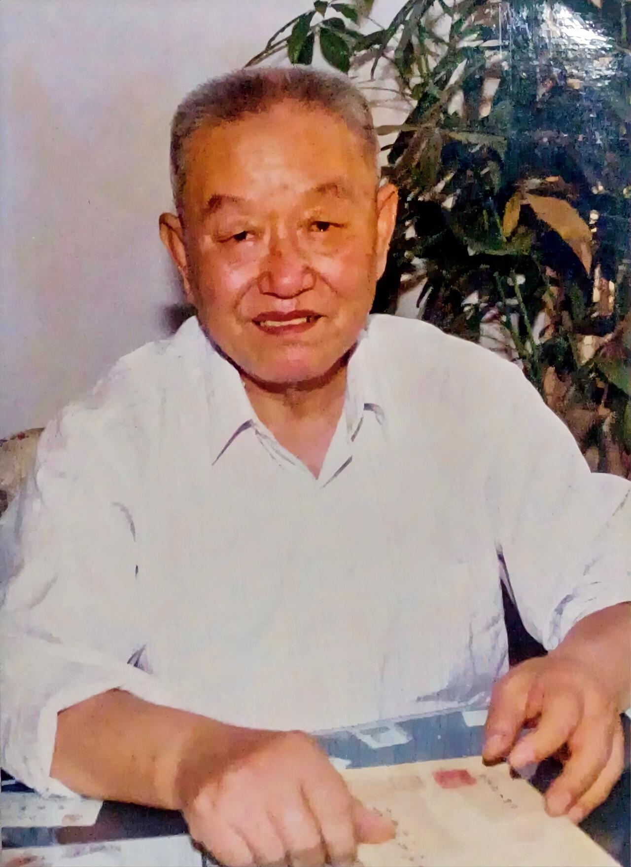 王周南同志1924年1月出生于河北省涉县，1940年2月参加革命工作，1943年
