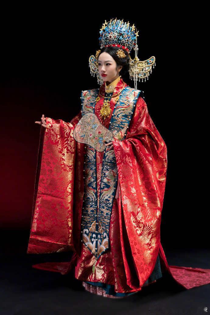 吴尊看女儿穿婚服守护一辈子 谁的童年小Neinei长大了！穿上中式婚服端庄大气，