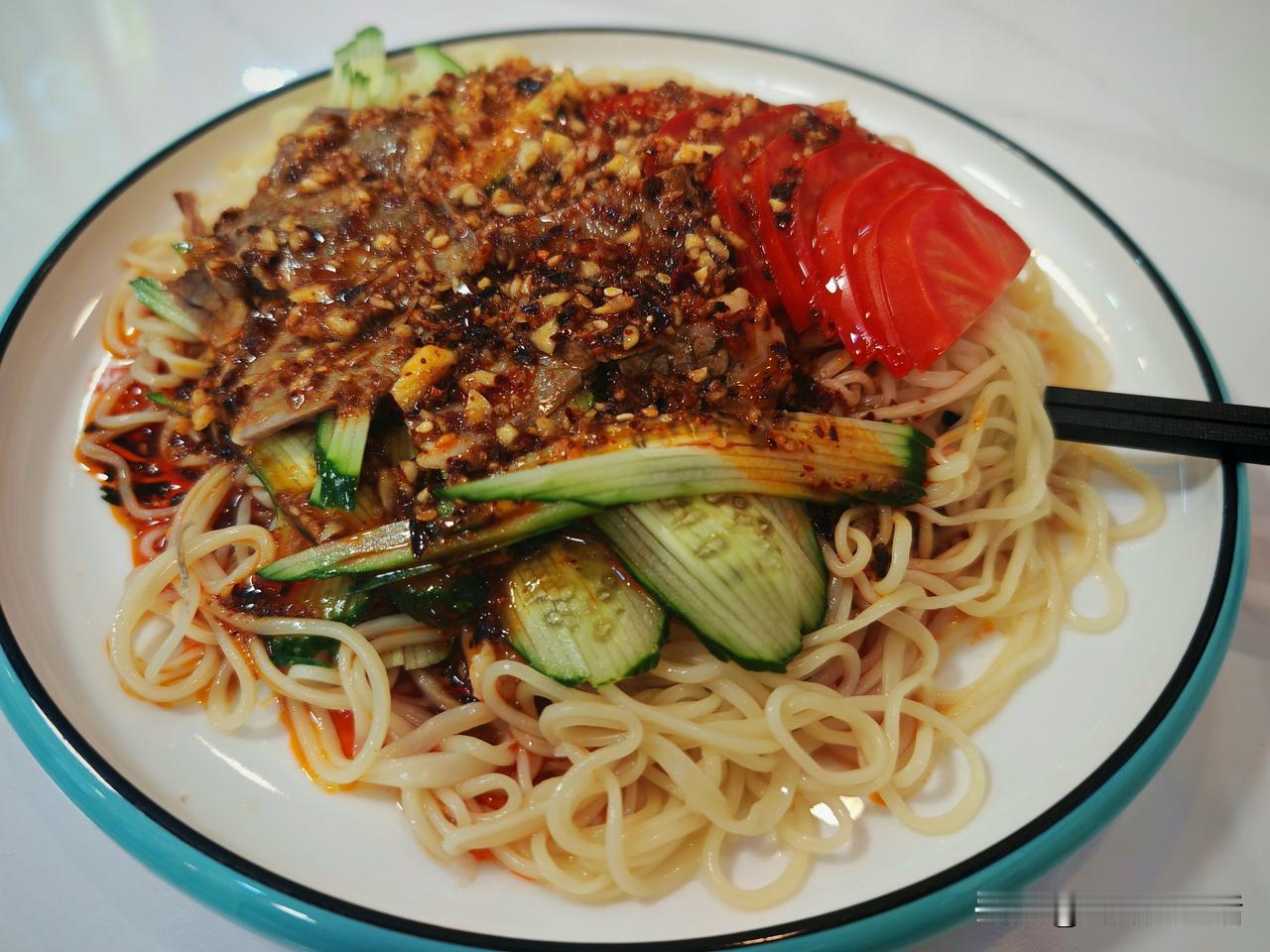 兰州牛肉面的名气，实际上就是青海人用兰州拉面的招牌闯出来的，可兰州人并不领情，现