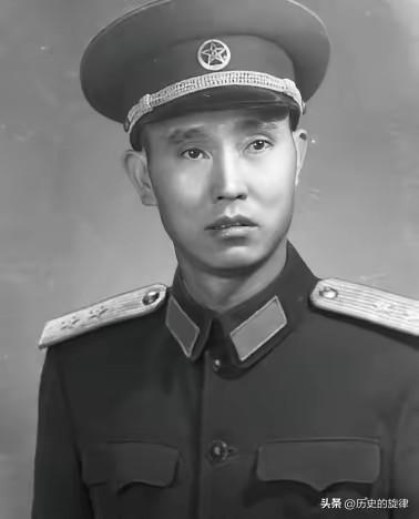 1947年解放军师长受伤，19岁女护士换药，他红着脸喊：换男护士来！
 
194