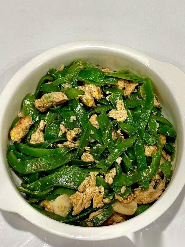 酒局上觥筹交错的时候，谁都觉得自己是条龙。
夜深人静躺下，才感觉身体被掏空，肝都