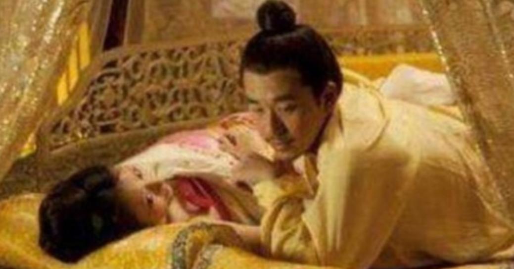 古代皇帝大婚，第一次行房事，基本都有人提前教，而且是一套非常成熟、细致的制度，不