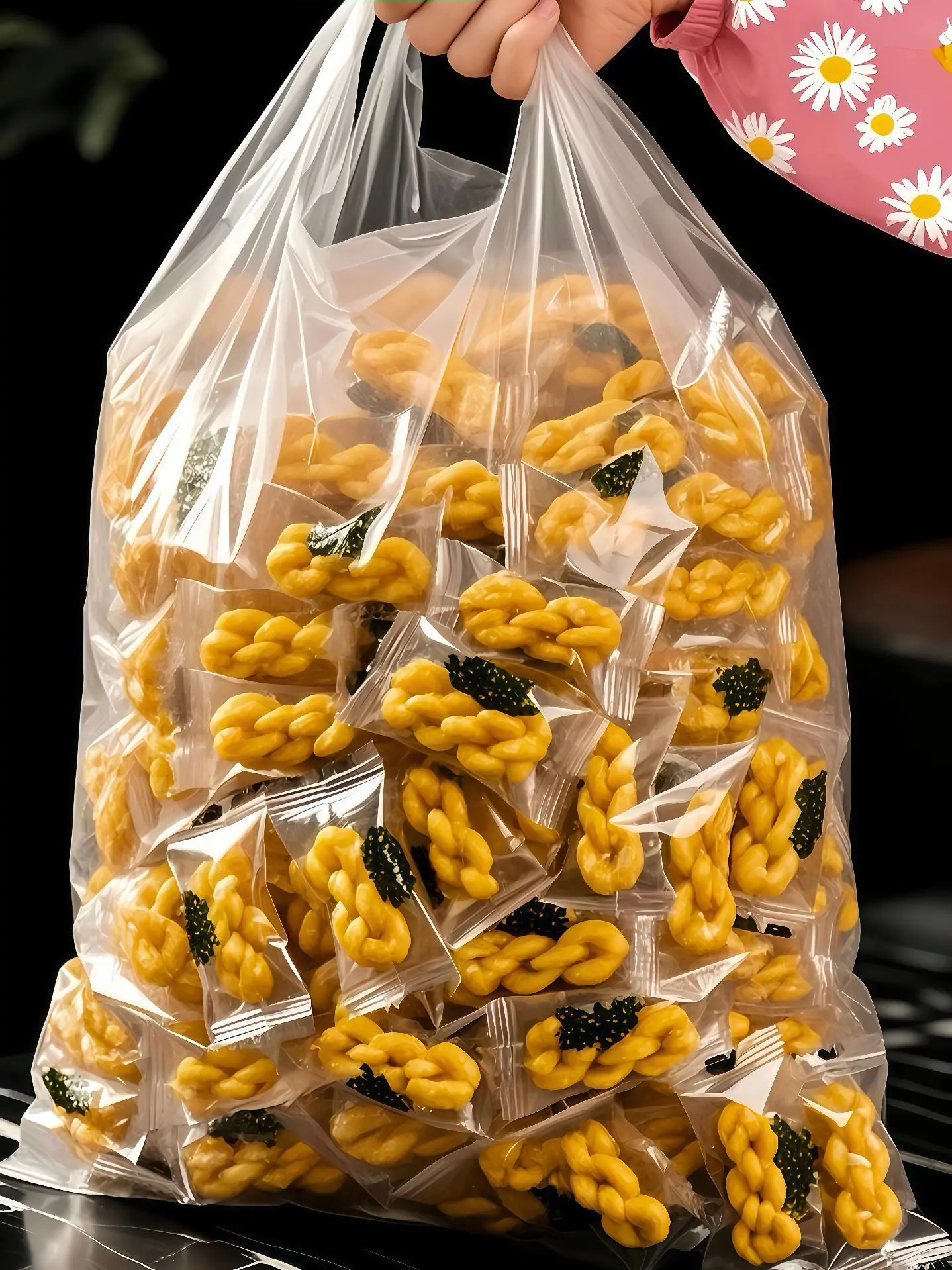 100个香酥小麻花。香酥小麻花大福利震撼来袭直接带走100个！👏金黄...