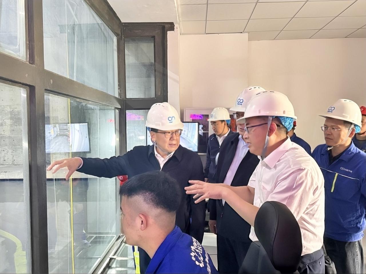 5月28日，中国节能集团公司党委书记、董事长廖家生赴河北省平泉市调研中节能环境小