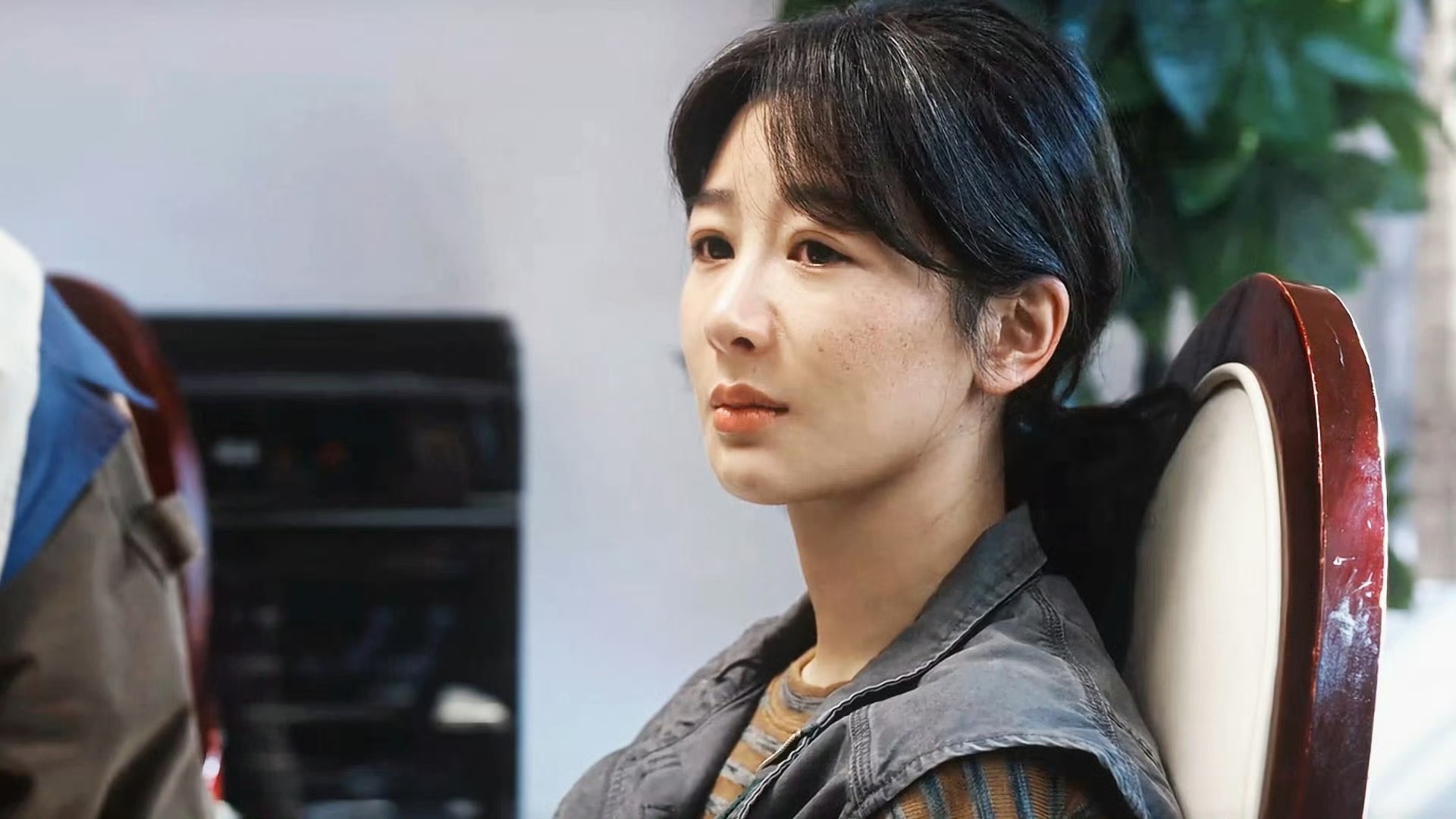 因杨紫白玉兰女主去看生命树从援藏遗孤到巡山女警，杨紫以188天高原实景的沉淀，褪