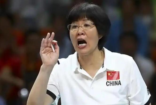 世界冠军为何突然沉沦？中国女排连奥运门票都险些失守。

这支承载着国人集体记忆的