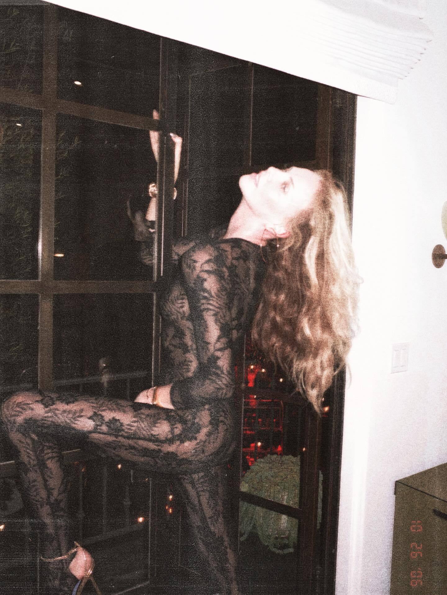 Charlize Theron查理兹塞隆主题派对造型这次的造型灵感则是来自名模兼