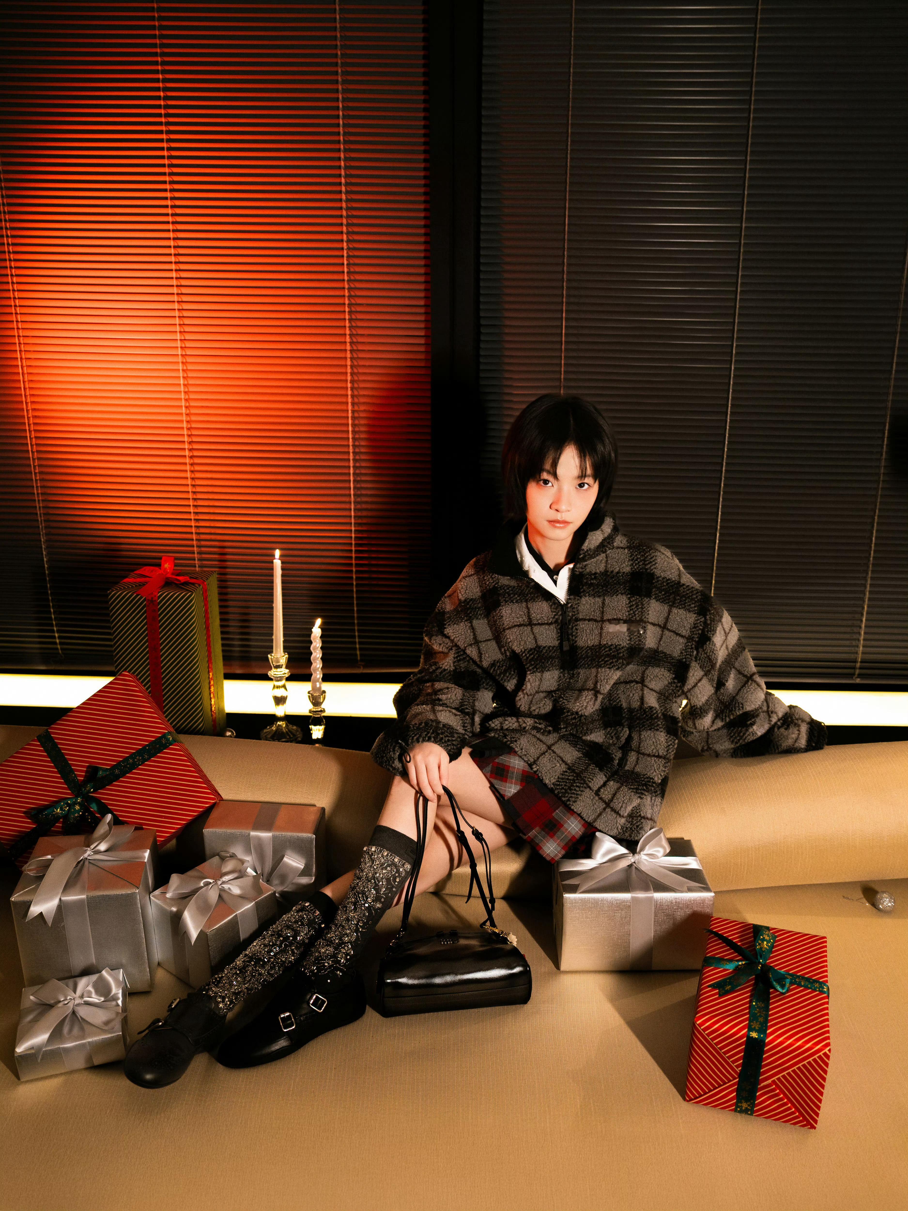 miumiu这新品，很难说跟📕那些穿搭博主推的全套买下来不到500块的女高套装