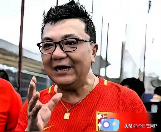 6月27日董路不仅收到了一份豪华的庆功宴，而且收到了一份更大的惊喜。
李晓华先生