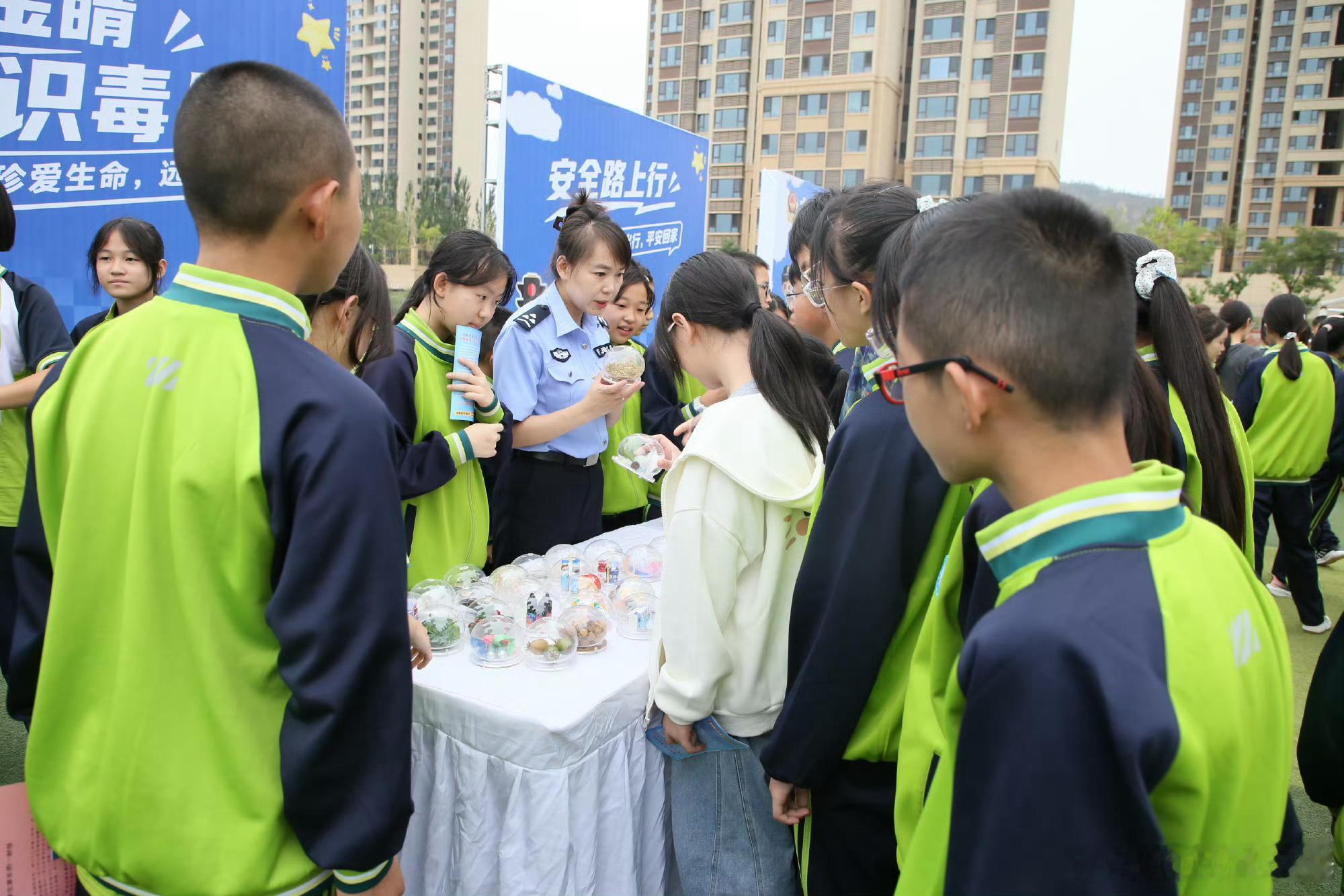 兰州安宁公安多警种护航开学第一课 多警种联动护航开学季！兰州安宁公安携手教育部门
