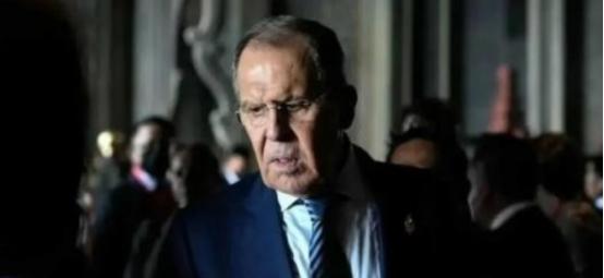 普京已经发现，俄罗斯虽然可以大规模空袭乌克兰所有的军事目标，工业基地，但是最后根