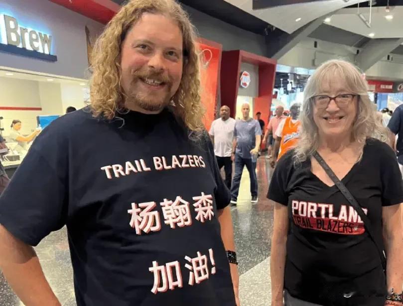 守护禁区！杨瀚森篮下补防送出钉板大帽，5分钟拿到2助攻1帽！

开局仅10秒钟，