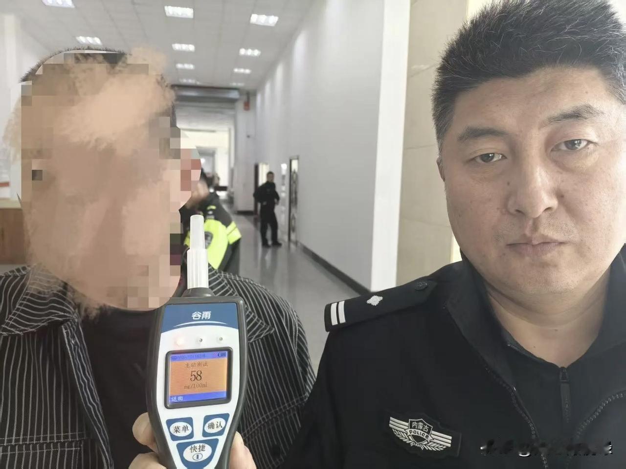 2026年3月10日02时00分许，梁某某驾驶号牌为蒙JE***8的小型汽车行驶