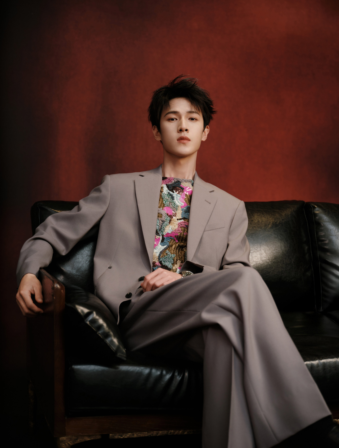 李昀锐跨年造型    对真帅哥我真的毫无抵抗力小林好帅啊 