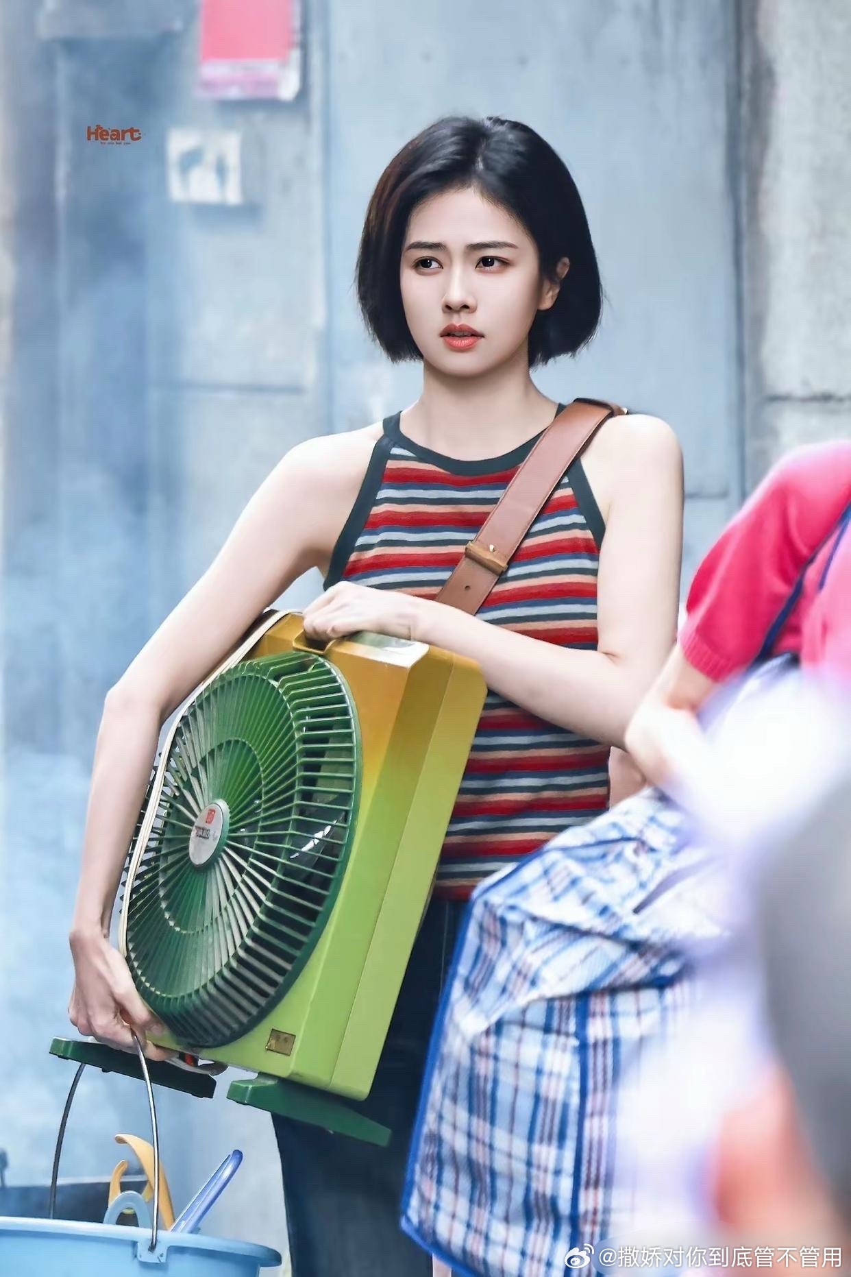 白鹿新剧妆造算是熬出头了。开局被全网嘲、粉丝维权，到现在路人路透都眼前一亮，她对