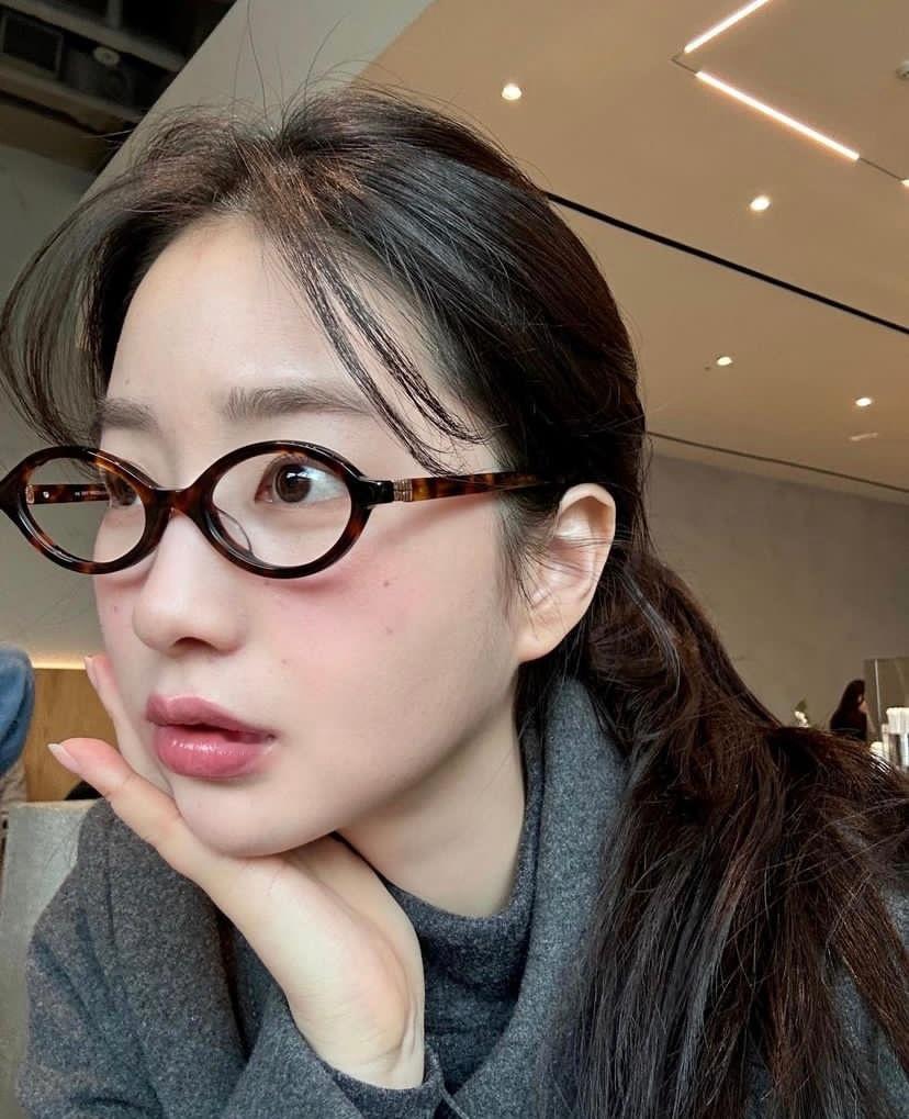 “生活从未变得轻松 只是我们慢慢学会了接受和顺从” ​​​