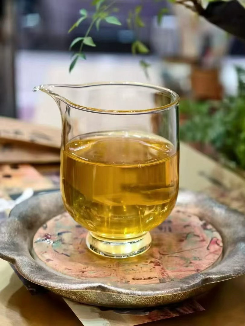 茶道  认真喝好当下每一杯茶，向内成长方是本心，爱茶之人，皆于茶汤中度心修行。 