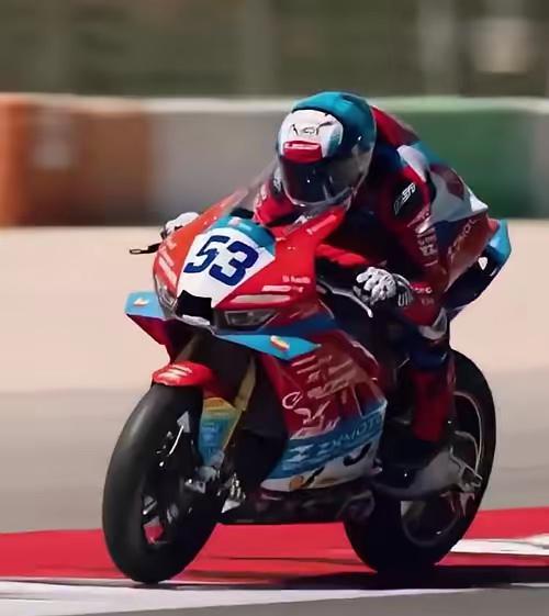 张雪一句话把“平衡术”谣言干碎了：才一辆车，人家懒得针对我！下一场可能连领奖台都