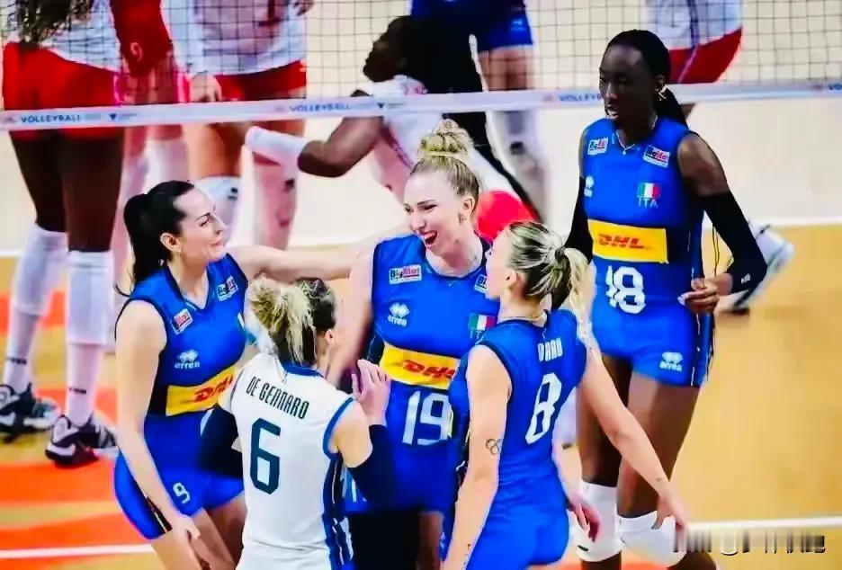 意大利女排率先晋级世界女排联赛最终决赛，3-0淘汰波兰女排，三局比分25-18、