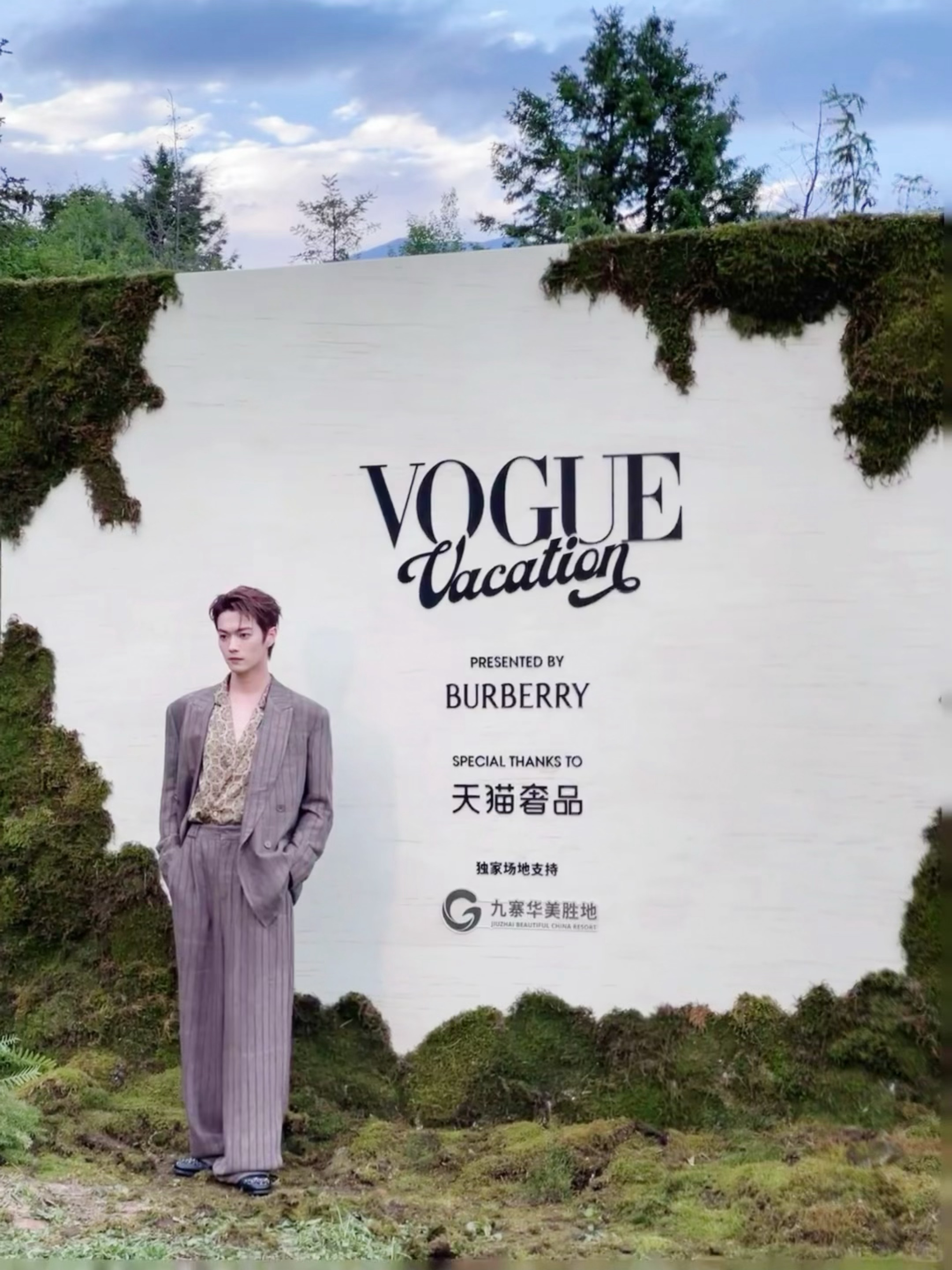 许凯往那儿一站就是一道靓丽的风景线 