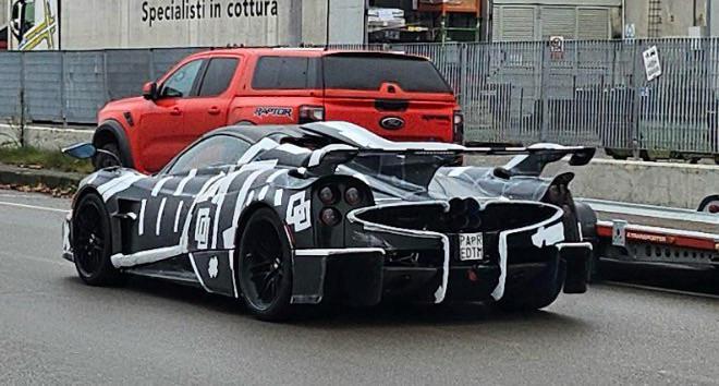 帕加尼工厂最新测试一台美规Huayra One of，由华人车主Hua...