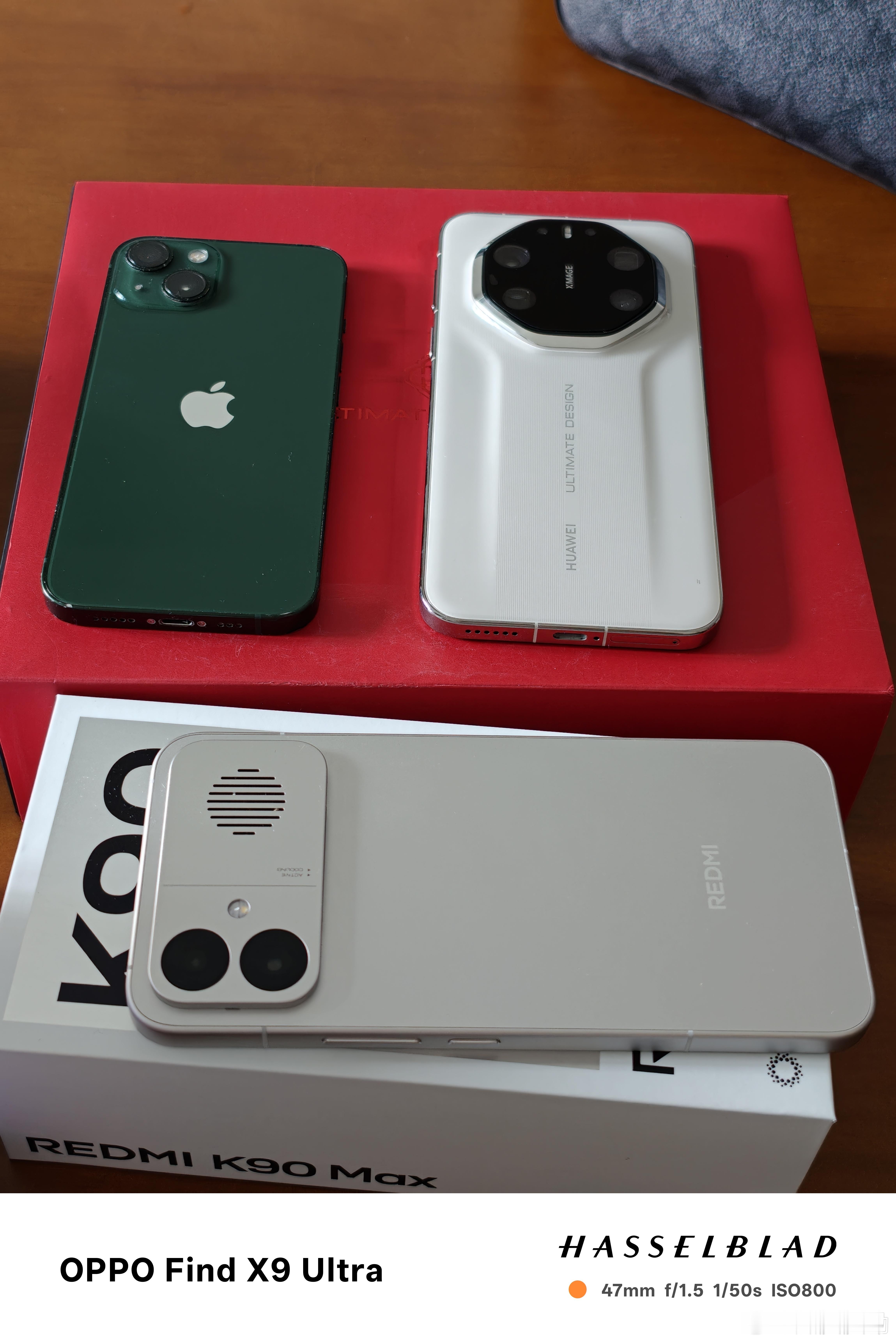 iPhone 13绿色256国行，单机，边框磕碰掉漆，屏幕细微划痕，换了官方电池