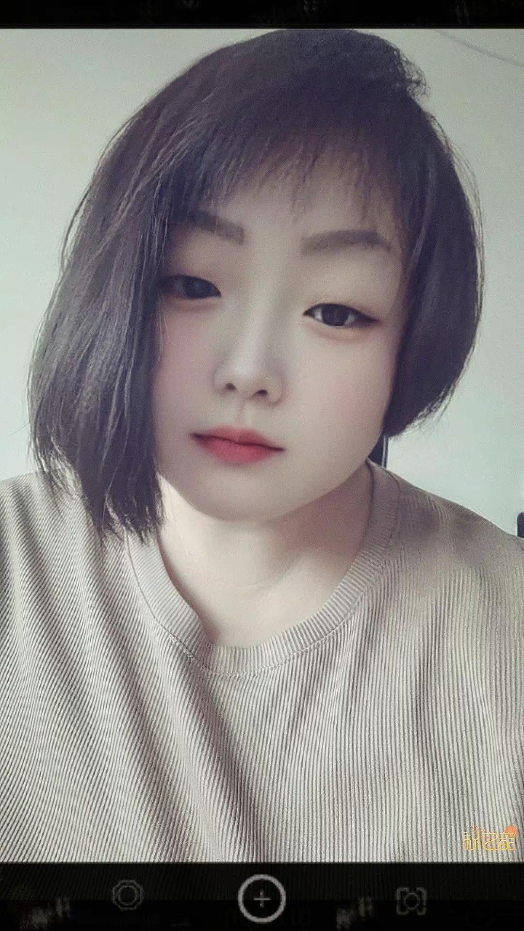 爱太深容易看见伤痕，情太真所以难舍难分……老歌依旧，可我们再也不是从前那个无忧无