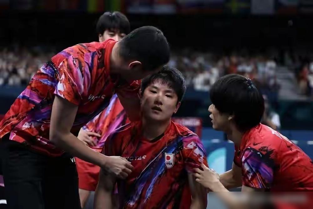 国乒男队不是断层，是雪崩。
一年130场比赛，王楚钦累到透支。国际赛场上，他一