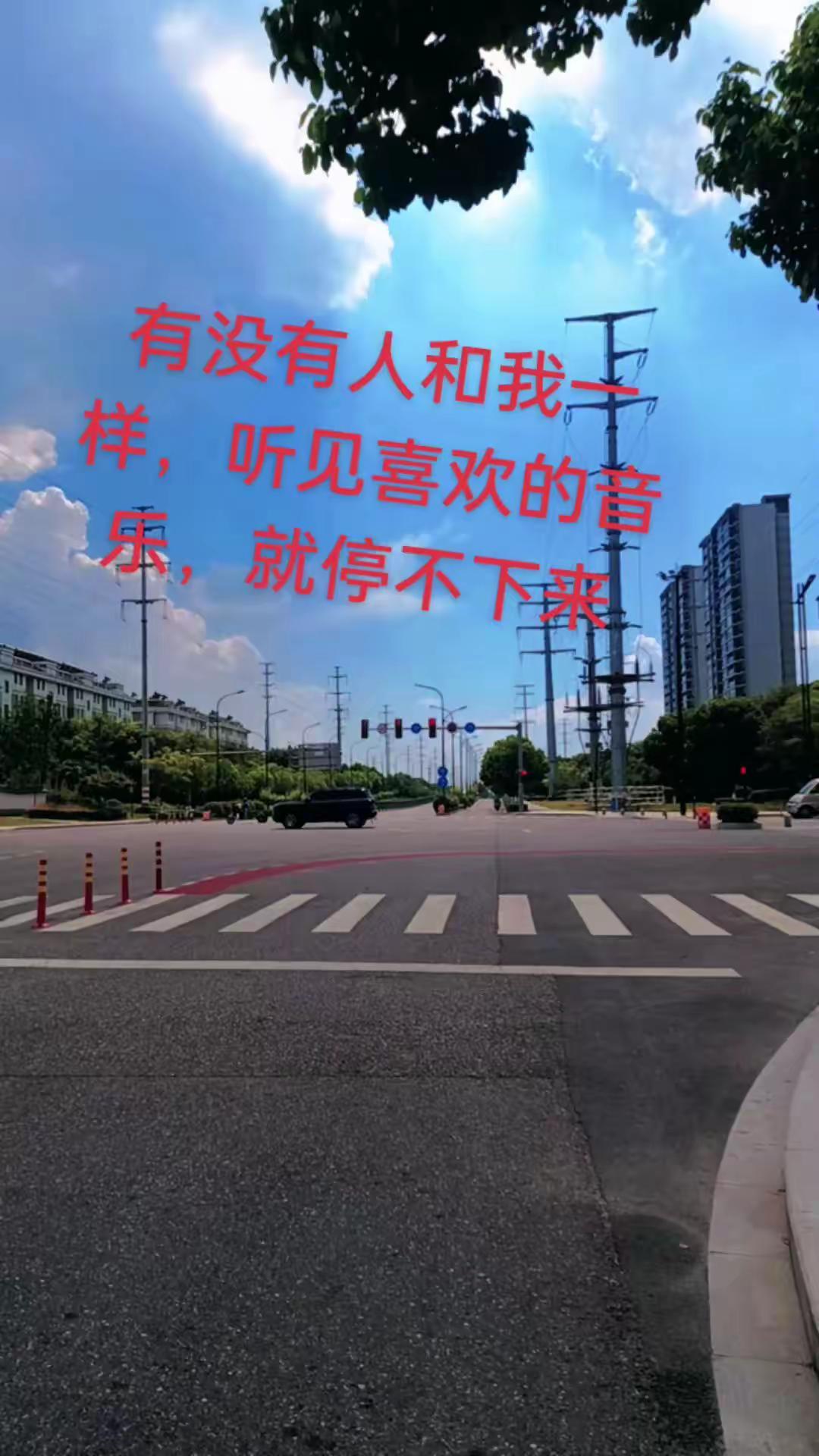一首经典老歌，唱出了 70、80 后这一代人的辛酸苦辣，满满的回忆，却是我们再也