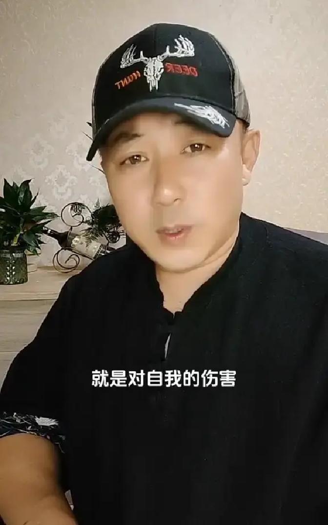 男女之间最难的，不是相遇，而是明知没结果还放不下。

有些人一出现，像是命里安排