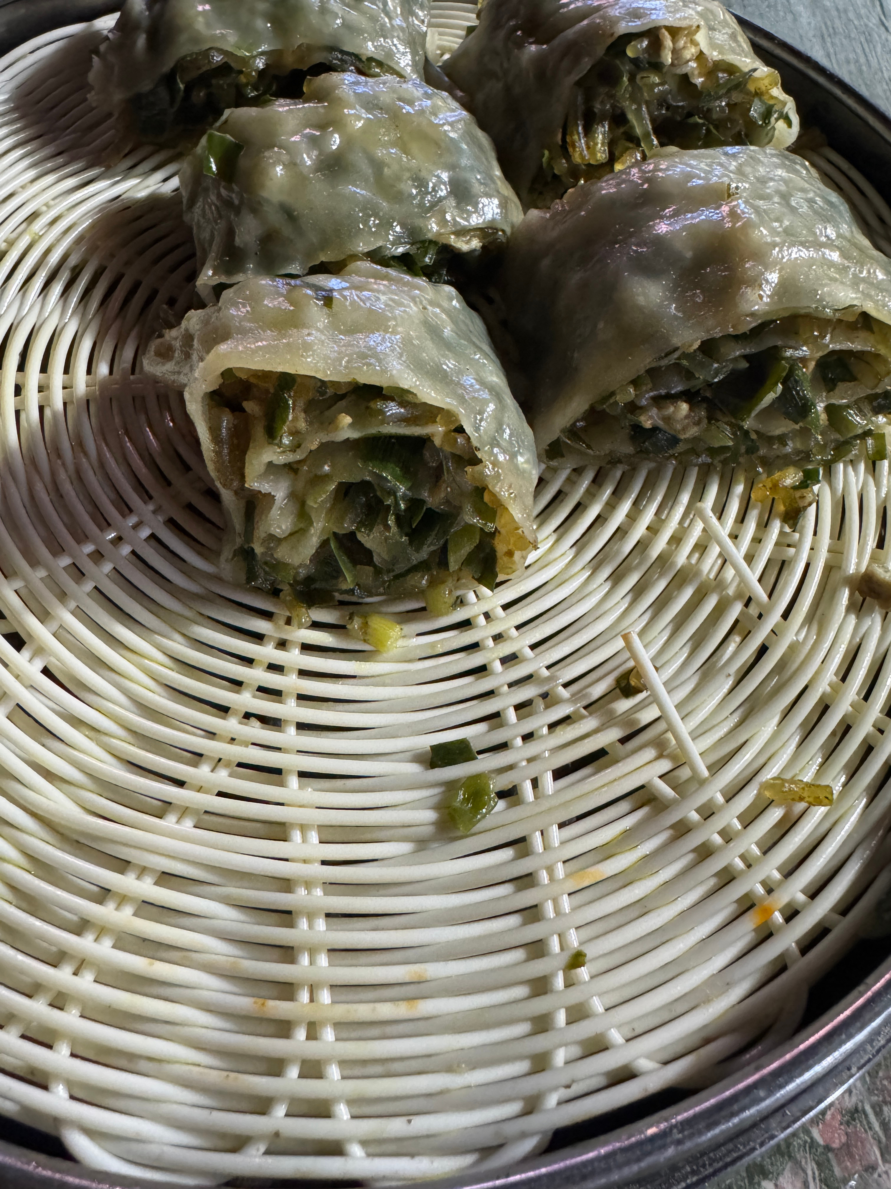 大晚上出来觅食，垫点好睡觉[微风][微风] ​​​