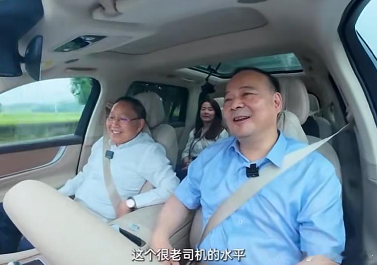 宁德时代董事长曾毓群人生首次体验智驾7月3日，宁德时代曾毓群，近日体验了搭载高阶