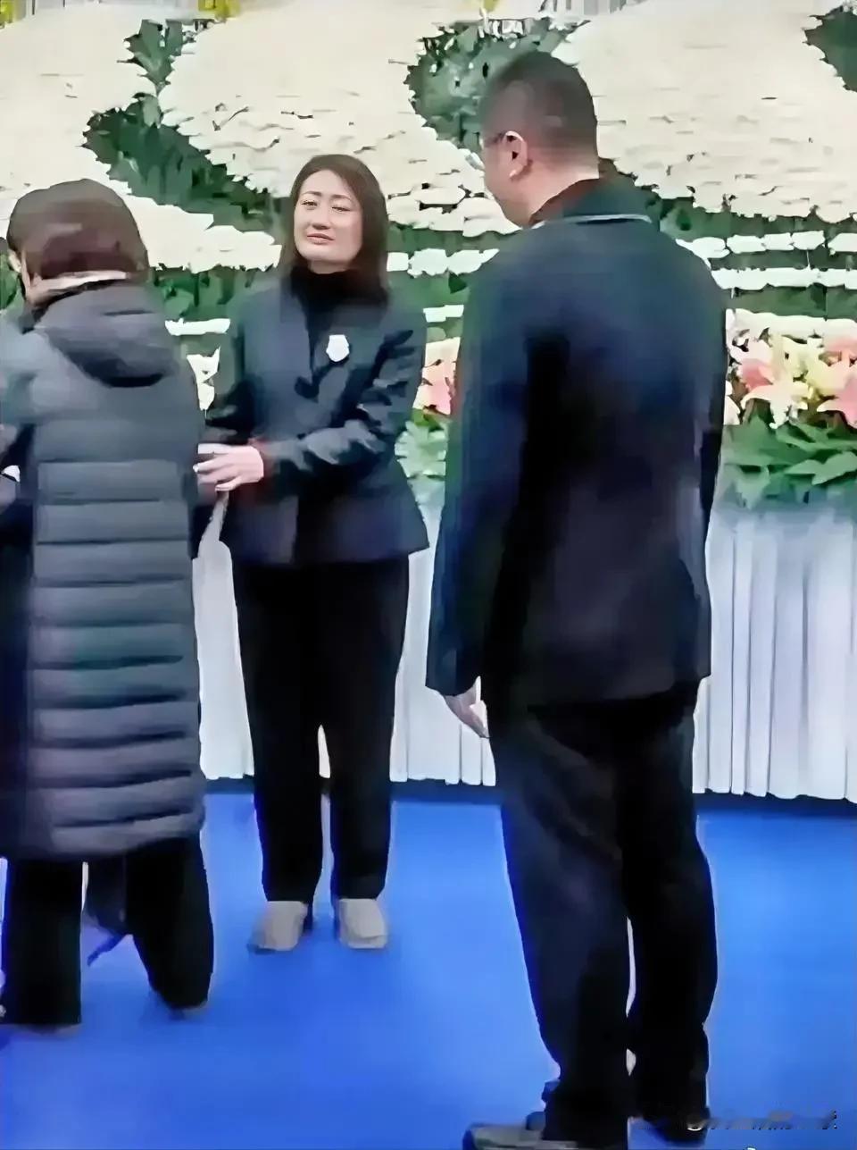 宗馥莉，感动哭了！她可能从未想过，父亲留给她的最大财富原来不是亿万资产，而是亿万