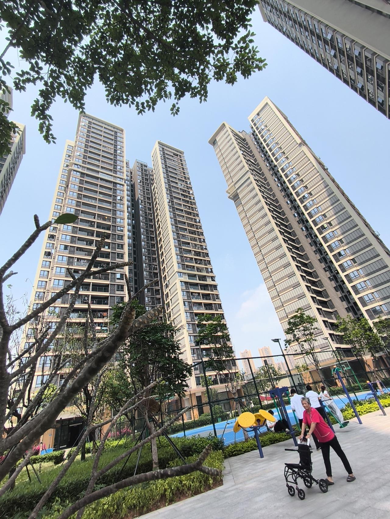 前几天在天河公园这边看了一个147w的房子， 感觉有点太贵了，但是我又觉得有点香