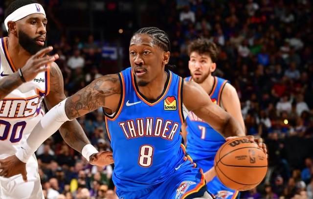 我就说雷霆队要出事！
核心大将四周两次拉伤，刚打两场又倒下，这赛季总冠军还想不想