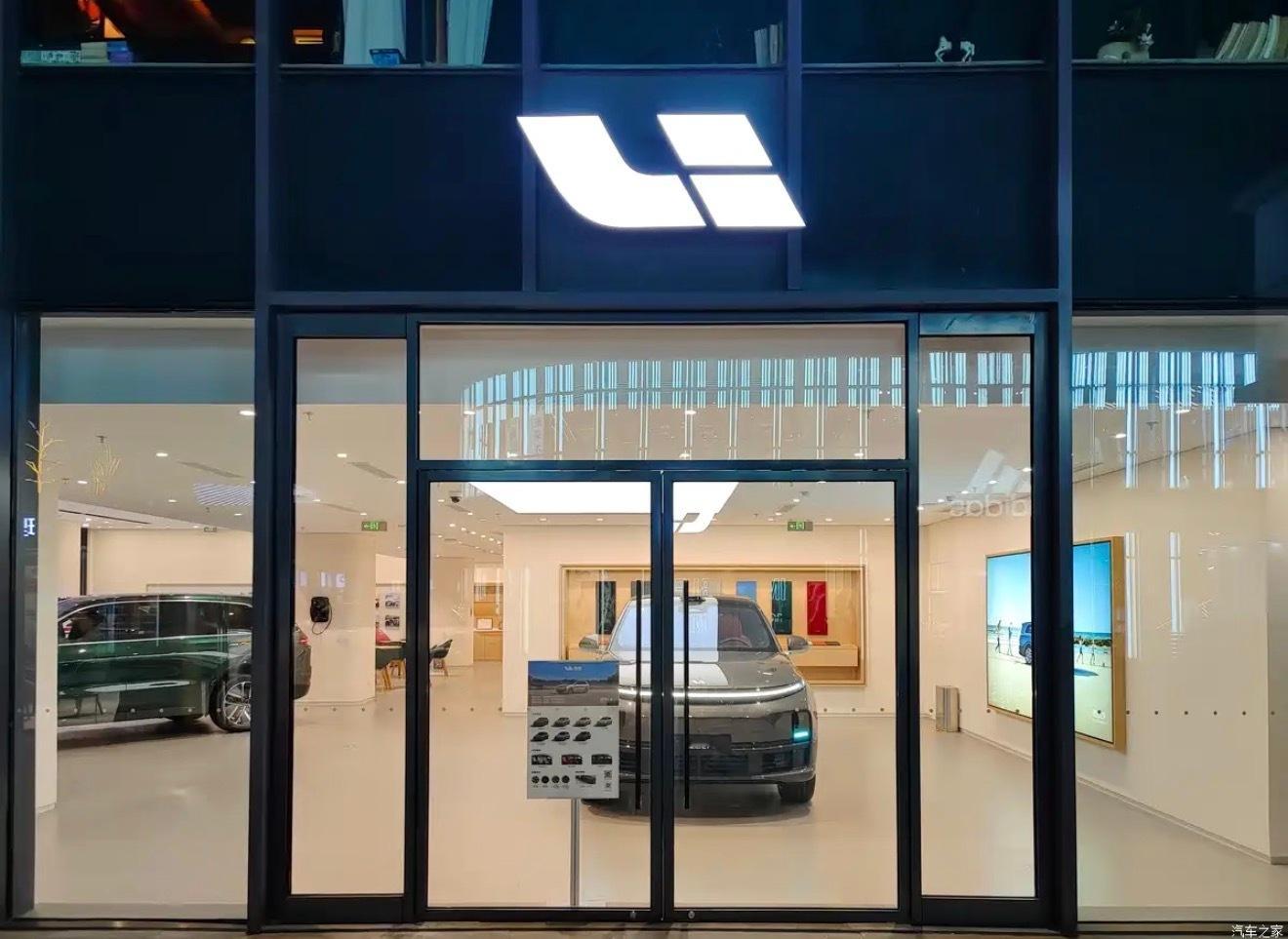 理想汽车将关闭100家门店整个新能源车市场竞争一年比一年猛，自然要把钱和资源放在