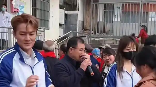 吴克群这波操作属实让我服气，不愧是广西女婿刷到个视频，吴克群又给广西捐了30万，