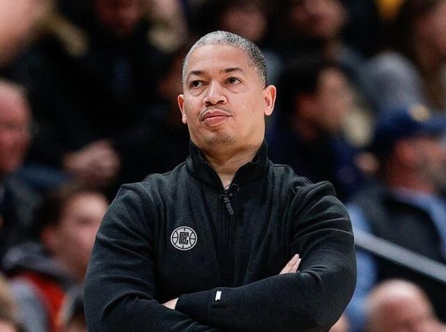 泰伦卢在快船已经离心离德

快船莱纳德和哈登同时轮休，快船输给太阳，哈登轮休可就