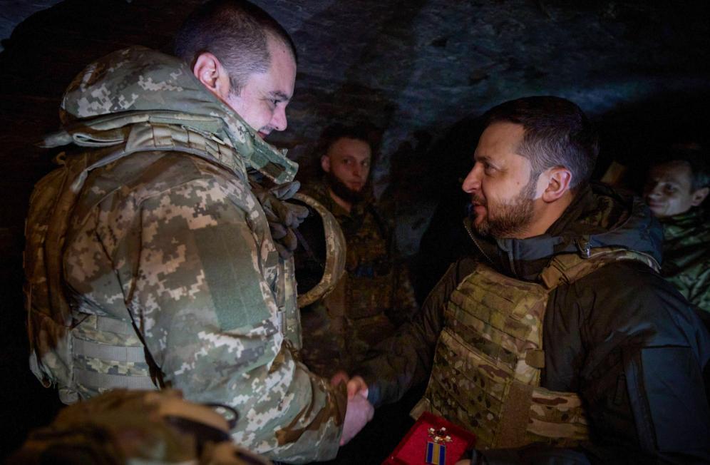 急了，急了，眼看大事不妙，泽连斯基跑到前线了，这是一场空前的大对决，不仅仅是俄罗