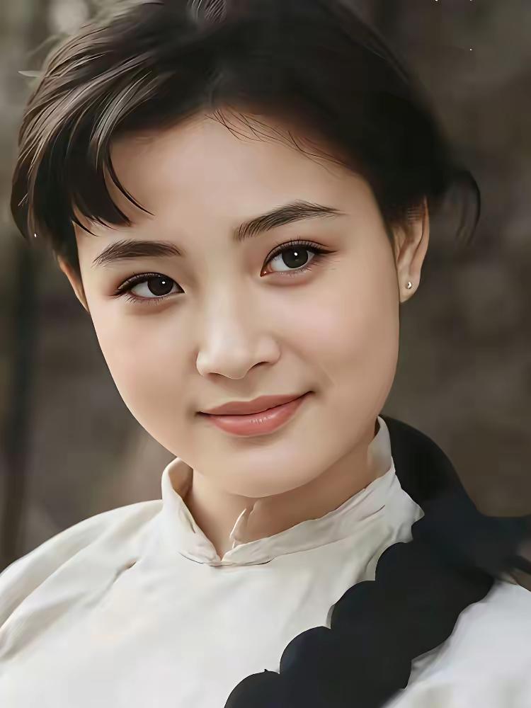 陈冲年轻时在演员圈的长相属于中上。