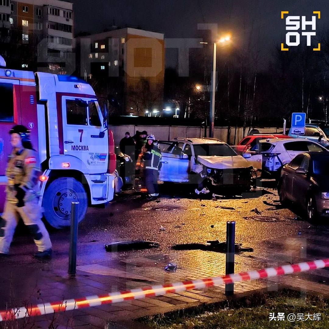 【乌军盯上俄军作训总局局长？】

12月22日，在莫斯科亚先涅沃街被炸毁的汽车内