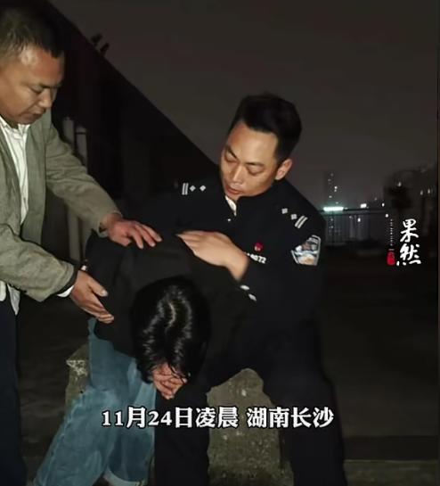 湖南长沙，22岁男子想轻生，跳楼前抱怨：“我努力却有还不完的账！”副所长的一番话