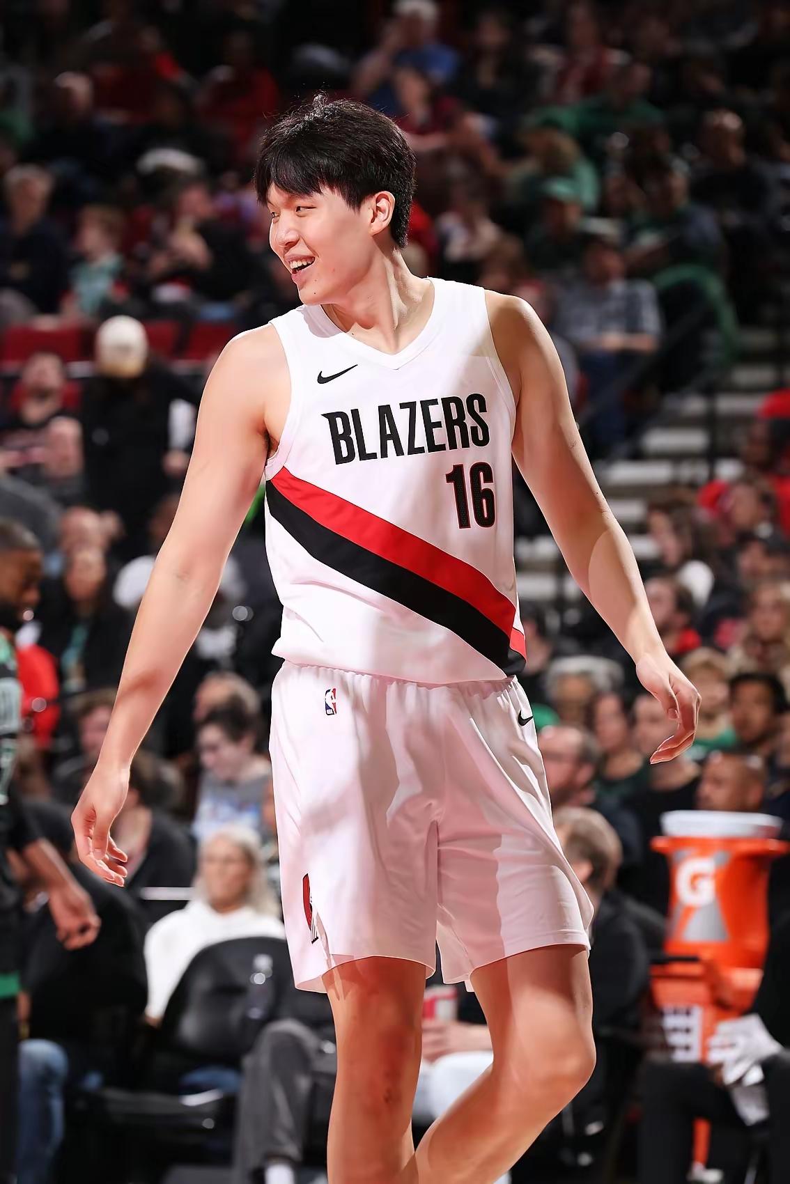 开拓者客场大胜爵士，可是悲哀的是斯普利特只是最后时刻给了杨瀚森2分钟上场的时间，