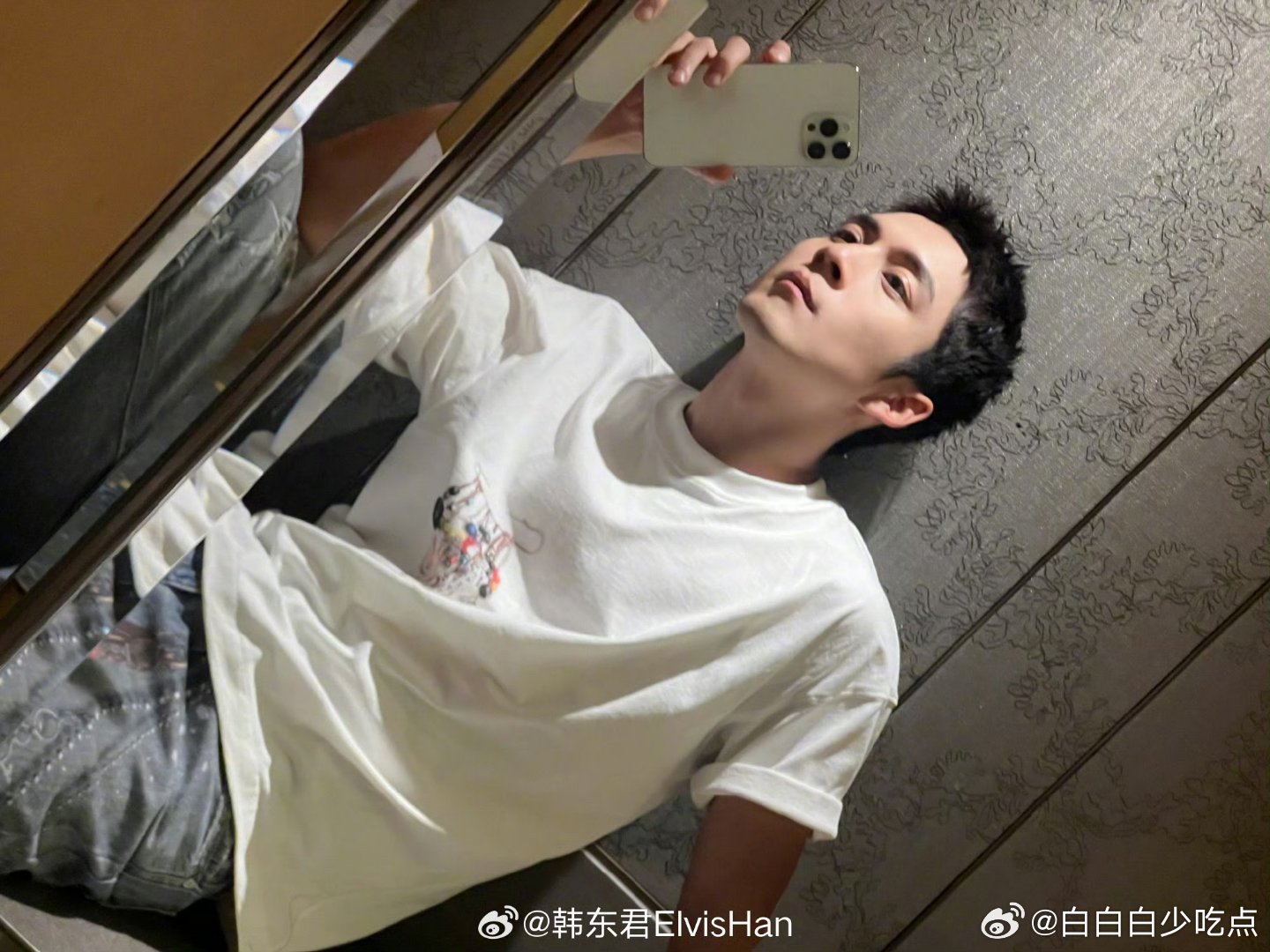 哎呀这张好萌，我好想看自拍又想看自拍了ㅠㅠ 