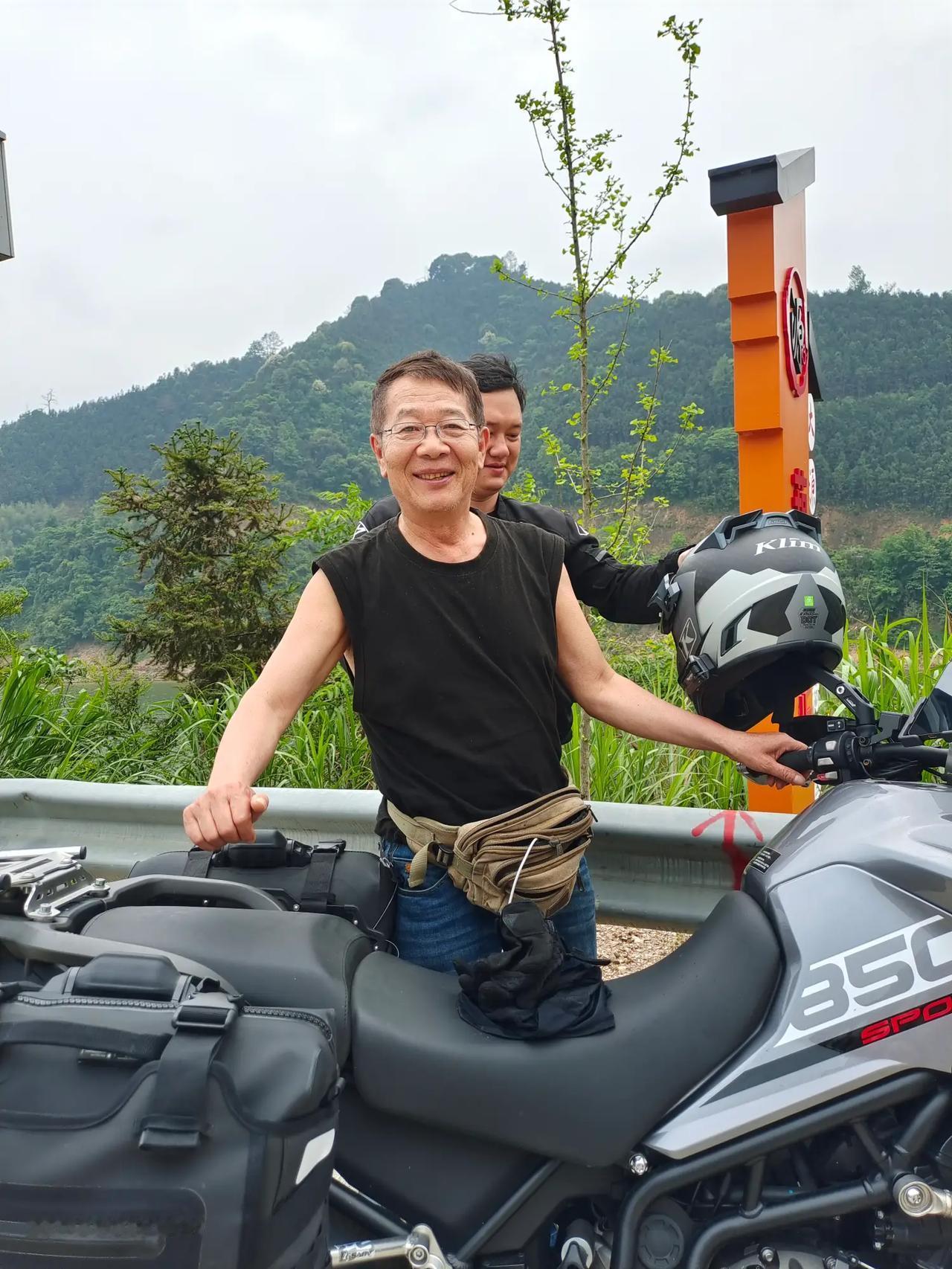 我也是一个摩托车爱好者，可惜所在城市禁摩，现在已经71岁了，这辈子没有办法再骑摩